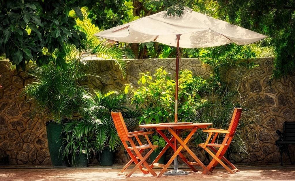 Protéger la terrasse du soleil avec des solutions astucieuses